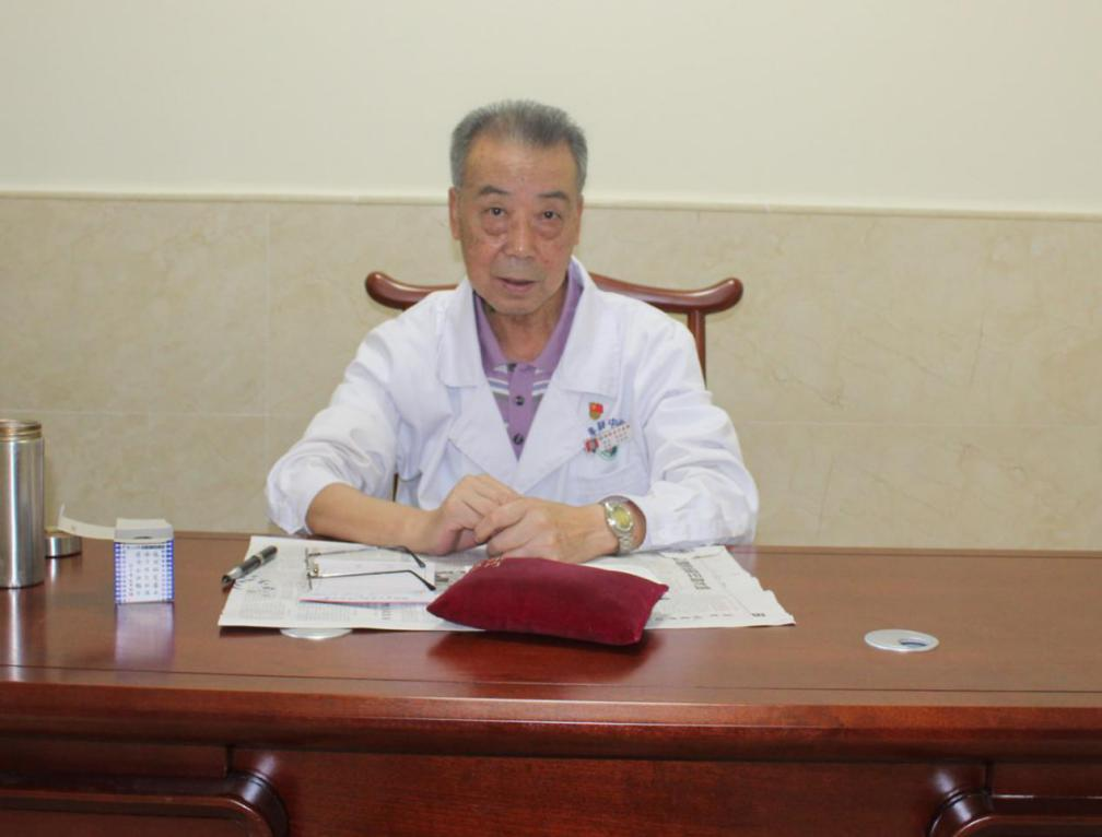 名老中医章黔声.png